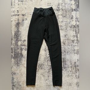 Black scrunch leggings